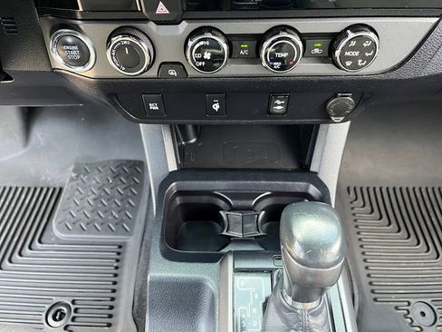 Used 2017 Toyota Tacoma TRD Off-Road image 19