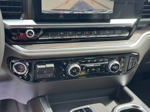 New 2026 GMC Sierra 1500 SLT image 21