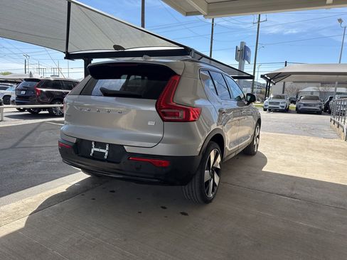 Used 2023 Volvo XC40 Recharge Ultimate image 5