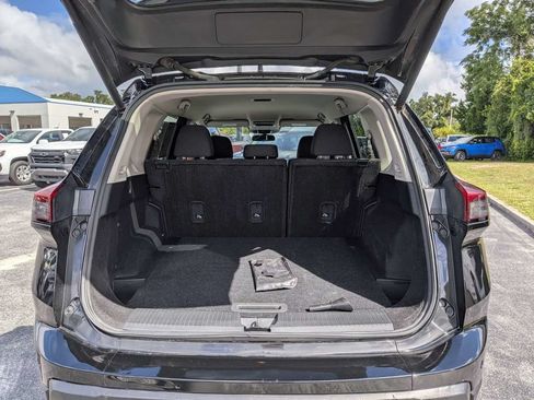 Used 2025 Nissan Rogue SV AWD/4WD image 11