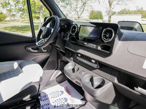 Used 2025 Mercedes-Benz Sprinter 2500 image 66