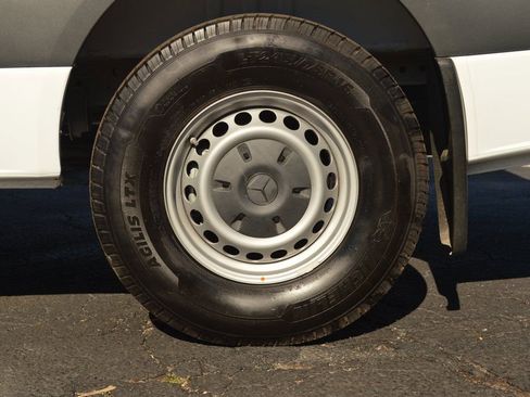 Used 2024 Mercedes-Benz Sprinter 2500 image 21