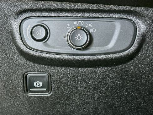 Used 2018 GMC Terrain SLE w/ Driver Convenience Package FWD image 16
