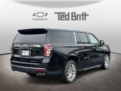 Used 2024 Chevrolet Suburban Premier w/ Premium Package AWD/4WD image 4