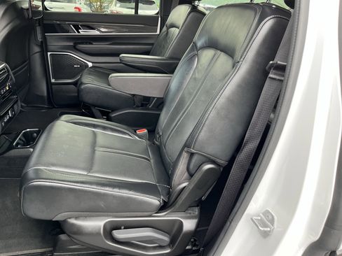 Used 2022 Jeep Wagoneer Series III w/ Convenience Group I AWD/4WD image 19