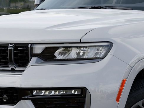 New 2026 Jeep Grand Cherokee Summit image 10