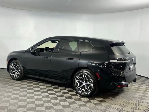 Used 2023 BMW iX xDrive50 w/ Sport Package image 9