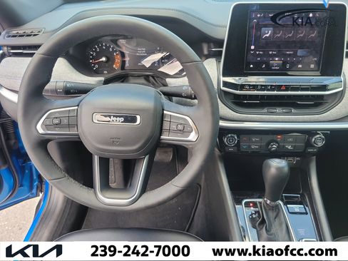 Used 2025 Jeep Compass Latitude AWD/4WD image 24