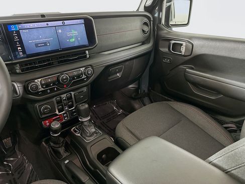 Used 2025 Jeep Wrangler Unlimited Rubicon image 21