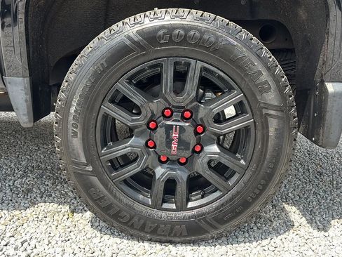 Used 2022 GMC Sierra 2500 AT4 w/ AT4 Premium Plus Package AWD/4WD image 2