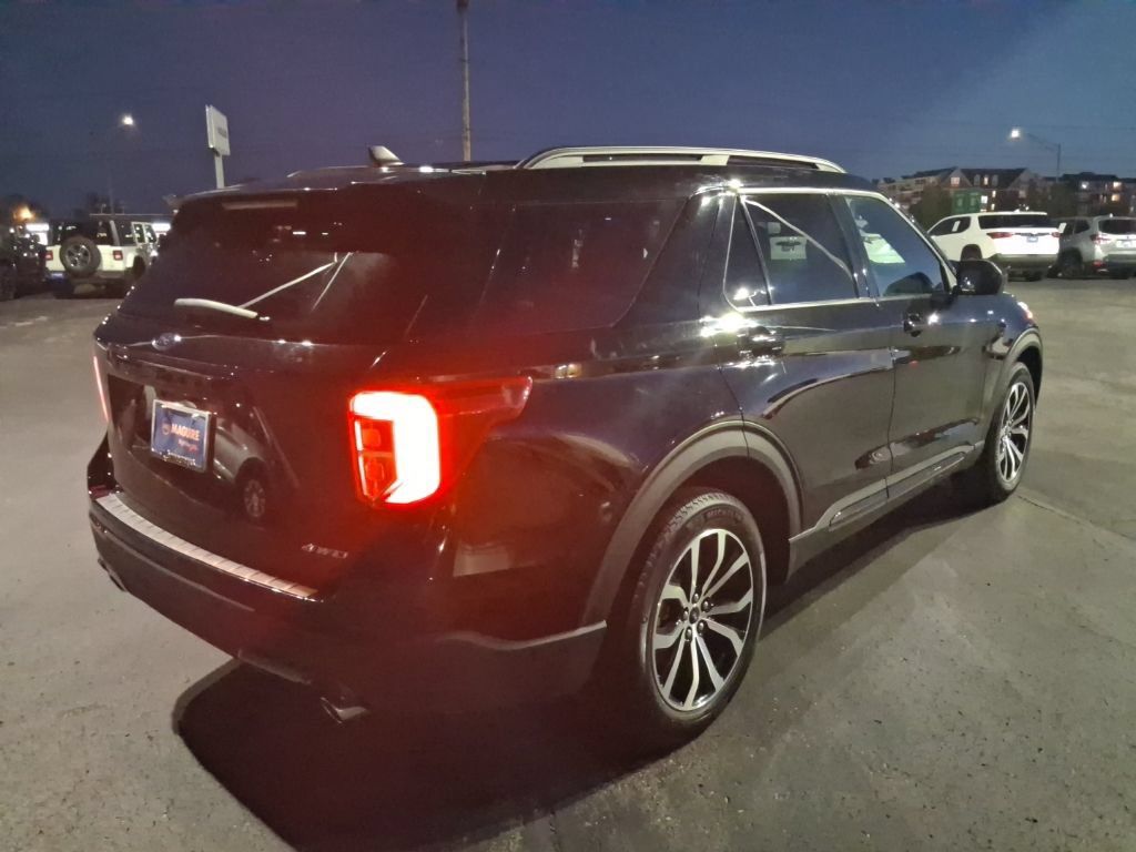 Used 2023 Ford Explorer ST-Line AWD/4WD image 5