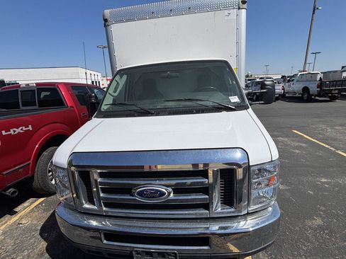 Used 2014 Ford E-350 and Econoline 350 Super Duty image 4