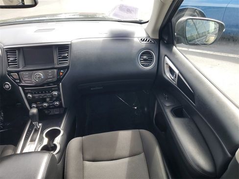 Used 2020 Nissan Pathfinder SV image 14