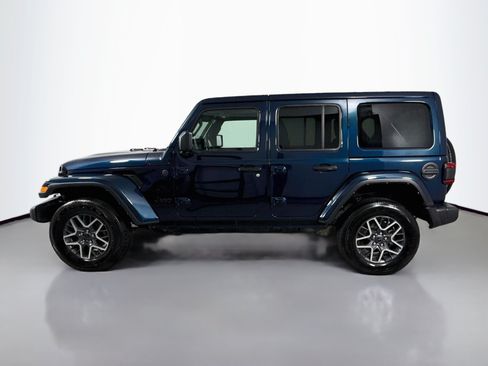 Used 2025 Jeep Wrangler Unlimited Sahara AWD/4WD image 4