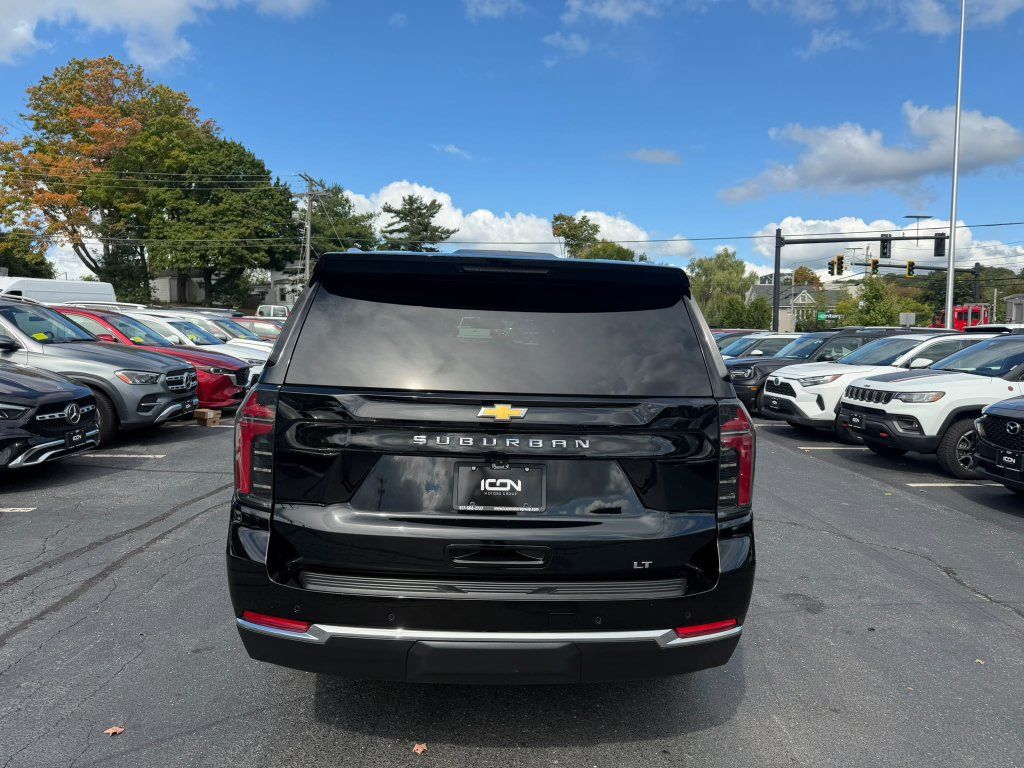 Used 2025 Chevrolet Suburban LT AWD/4WD image 4