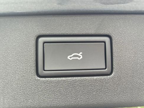 New 2026 Volkswagen Tiguan SE image 17