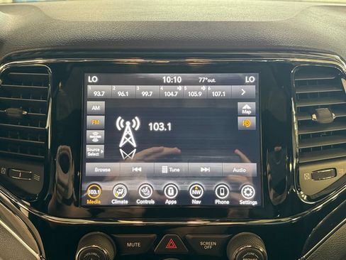 Used 2019 Jeep Grand Cherokee Trailhawk AWD/4WD image 17