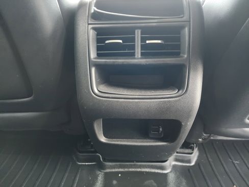 Used 2017 Cadillac XT5 Luxury w/ Driver Awareness Package image 15