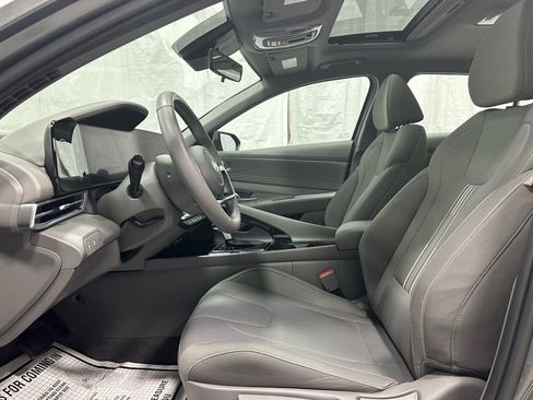 Used 2025 Hyundai Elantra SEL image 14