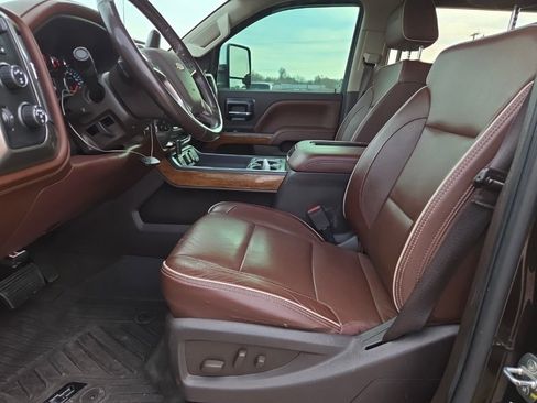 Used 2019 Chevrolet Silverado 2500 High Country w/ Duramax Plus Package image 10