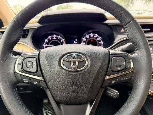 Used 2018 Toyota Avalon XLE Premium FWD image 18