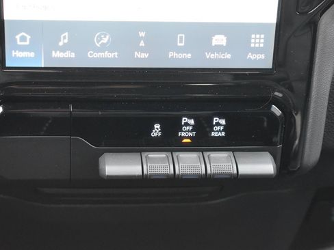 Used 2025 RAM 1500 Laramie AWD/4WD image 23