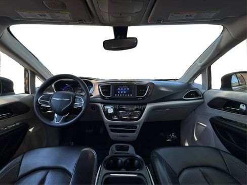 Used 2020 Chrysler Voyager Lxi image 19