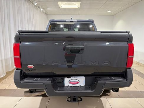 Certified 2025 Toyota Tacoma TRD Off-Road AWD/4WD image 4