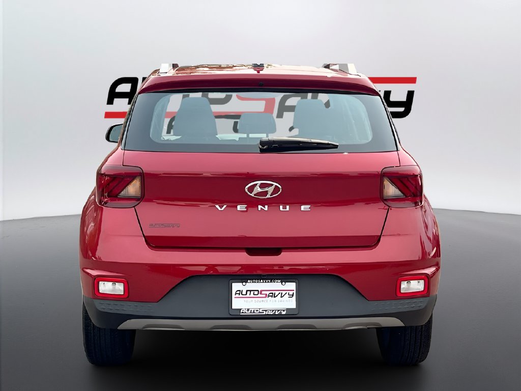 Used 2025 Hyundai Venue Limited FWD image 6