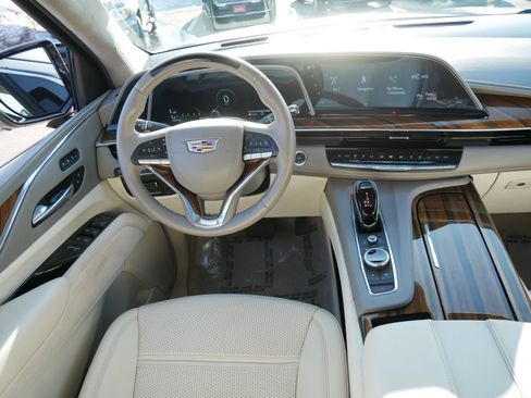 Used 2024 Cadillac Escalade ESV Premium Luxury Platinum image 12