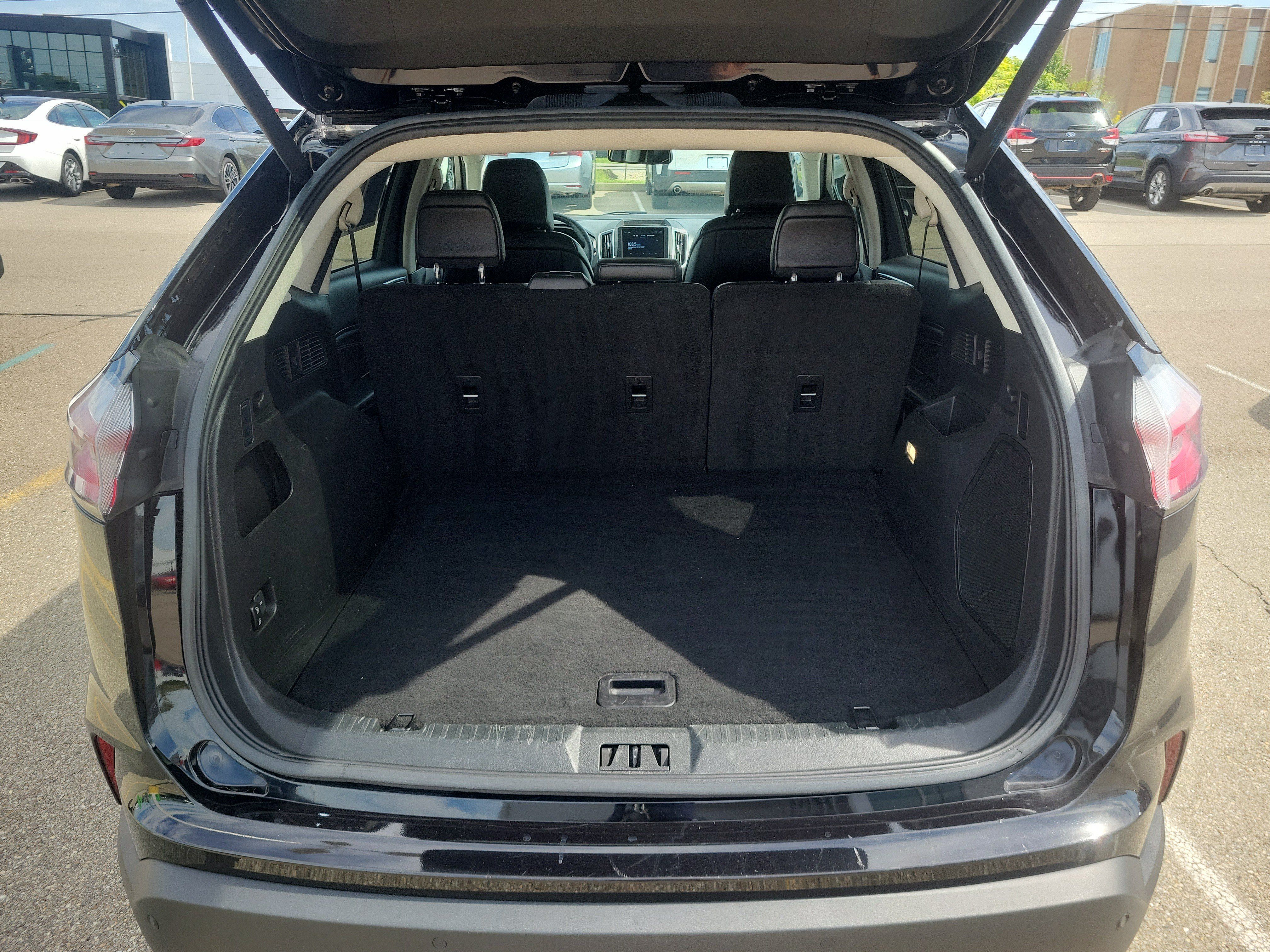 Used 2023 Ford Edge Titanium AWD/4WD image 7