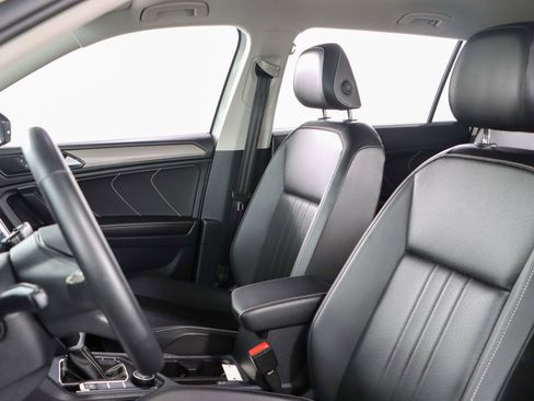 Used 2024 Volkswagen Tiguan SE image 23