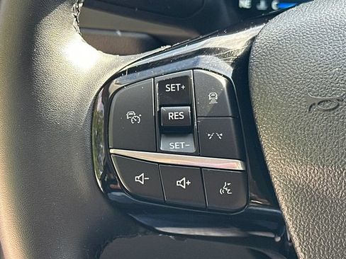 Certified 2025 Ford Escape Platinum AWD/4WD image 32