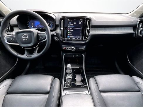 Used 2024 Volvo XC40 B5 Ultimate w/ Protection Package Premier image 7