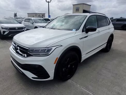 Used 2024 Volkswagen Tiguan SE R-Line FWD image 4