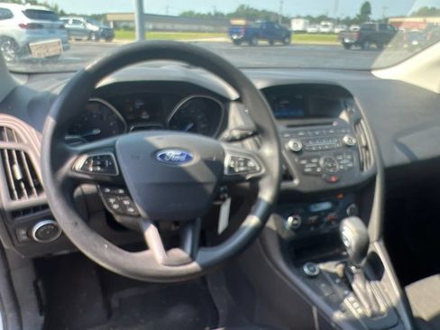 Used 2017 Ford Focus SE FWD image 8