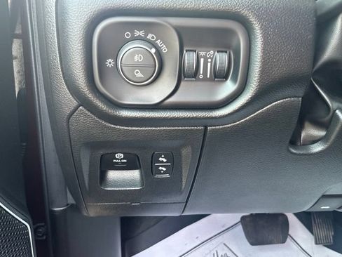 Used 2024 RAM 1500 Laramie AWD/4WD image 12