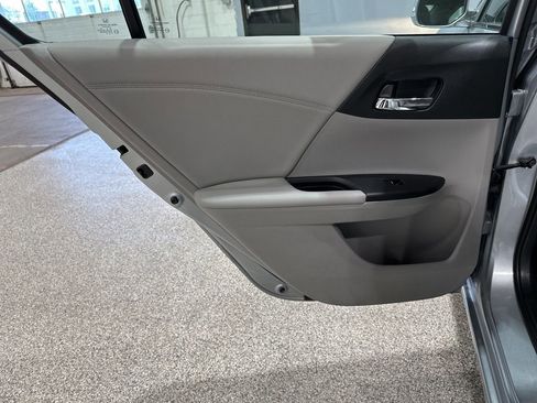 Used 2017 Honda Accord EX-L image 13