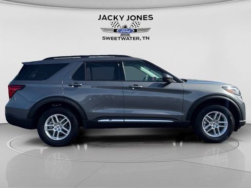 Used 2025 Ford Explorer Active AWD/4WD image 6