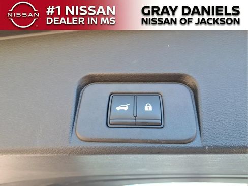 Used 2021 Nissan Rogue Platinum FWD image 9