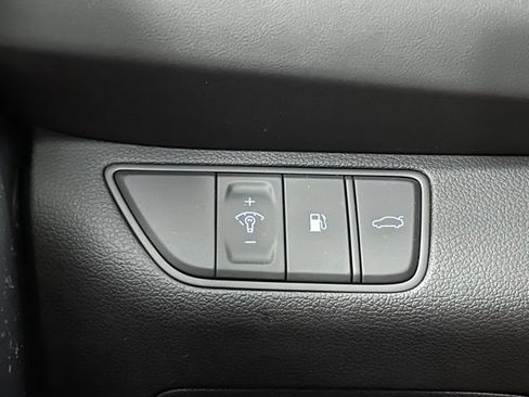 New 2025 Genesis G70 2.5T image 13