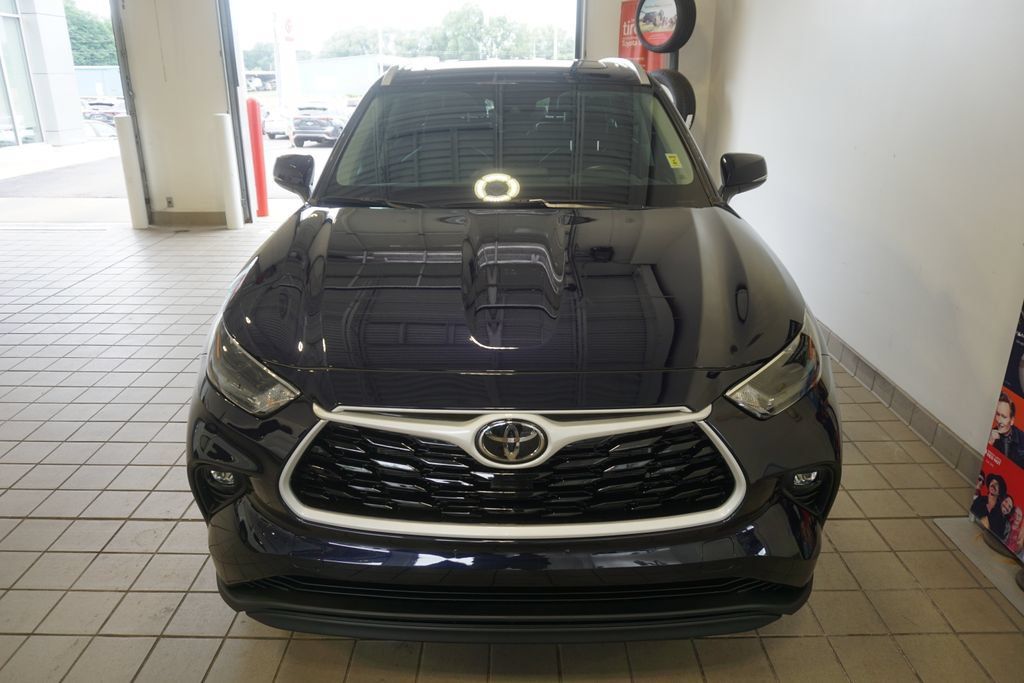 Certified 2025 Toyota Highlander XLE FWD image 15