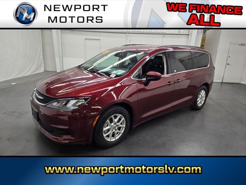 Used 2021 Chrysler Voyager Lxi FWD image 1