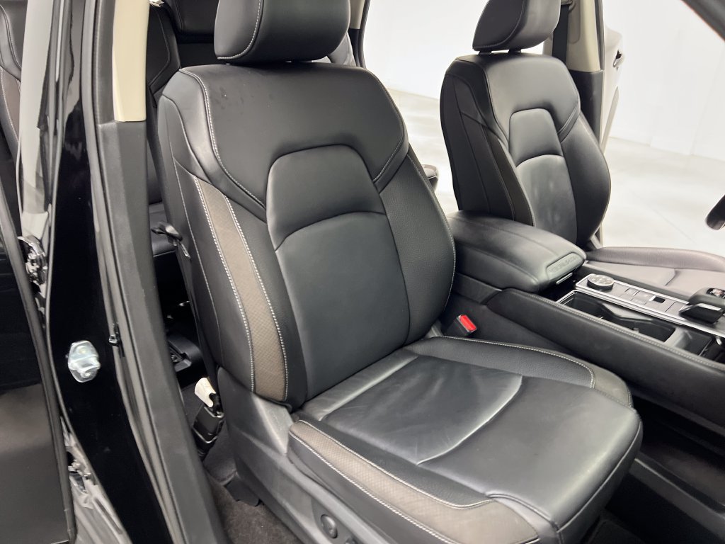 Used 2025 Nissan Pathfinder SL AWD/4WD image 28