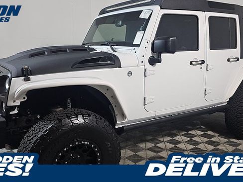Used 2018 Jeep Wrangler Unlimited Rubicon w/ Connectivity Group AWD/4WD image 1