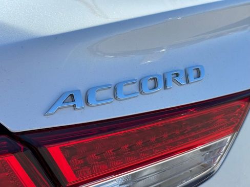Used 2022 Honda Accord Touring image 14