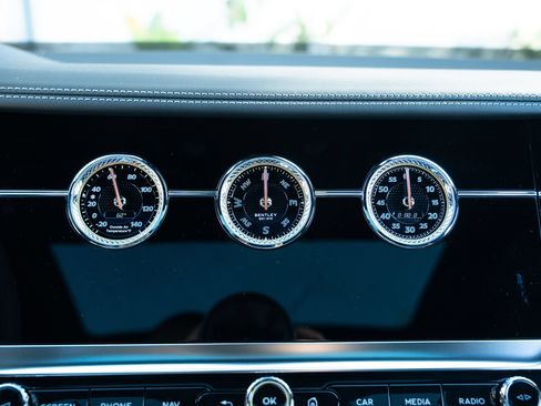 Used 2025 Bentley Flying Spur Plug-In Hybrid AWD/4WD image 29