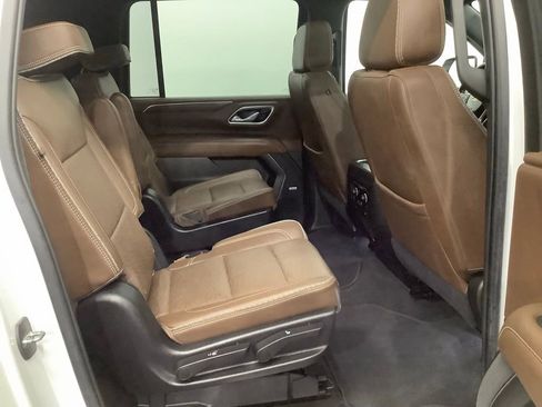Used 2021 Chevrolet Suburban High Country image 34