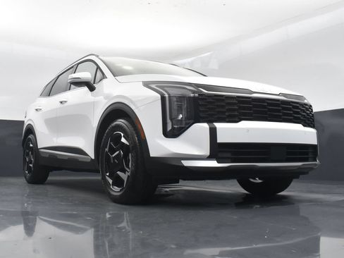 Certified 2026 Kia Sportage EX w/ EX Panorama Roof Package FWD image 33
