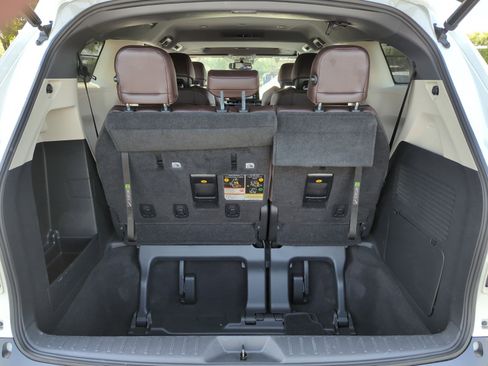 Used 2021 Toyota Sienna Platinum FWD image 10